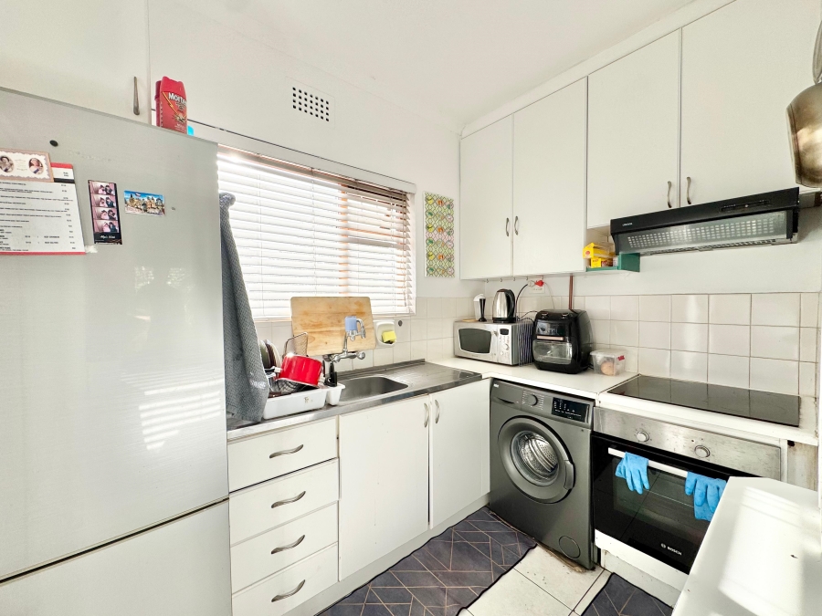 To Let 1 Bedroom Property for Rent in Kenilworth Western Cape